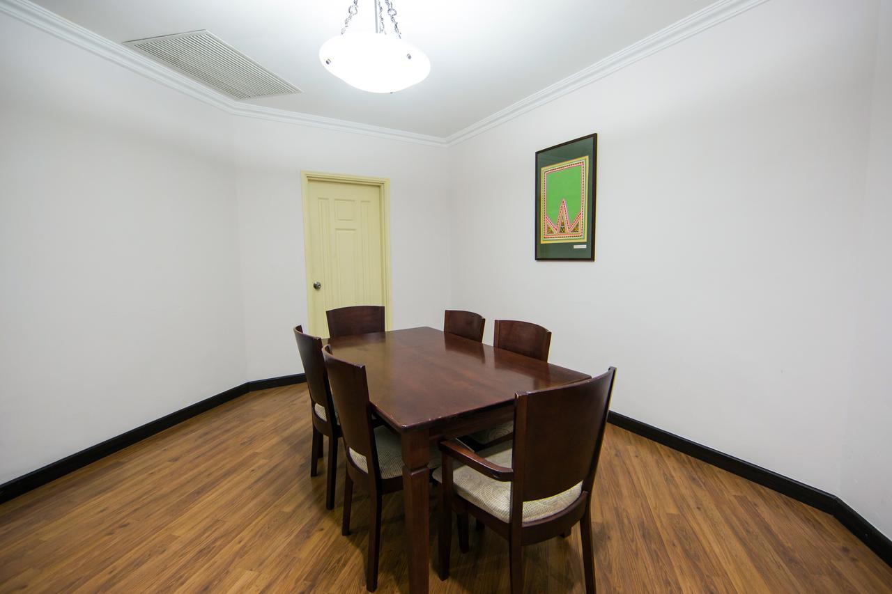 Beta Service Apartment Лабуан Екстер'єр фото
